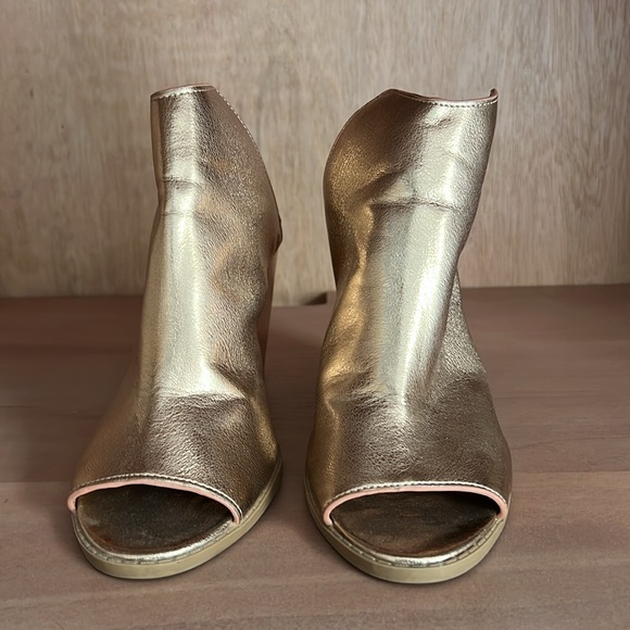 Qupid Rose Gold Metallic Heels - Picture 2 of 10